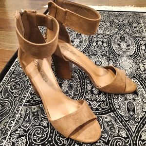 Breckelle's chunk heal sandals!